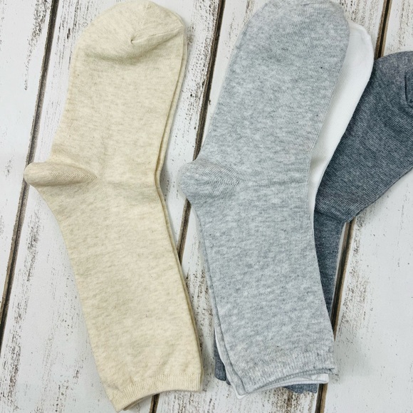 GAP Women’s Basic Socks Bundle of 4 - Picture 2 of 3